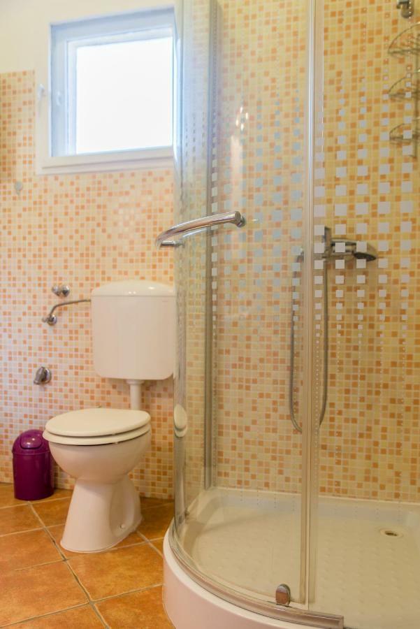 Apartment Tri Mudraca Karanac Exteriör bild