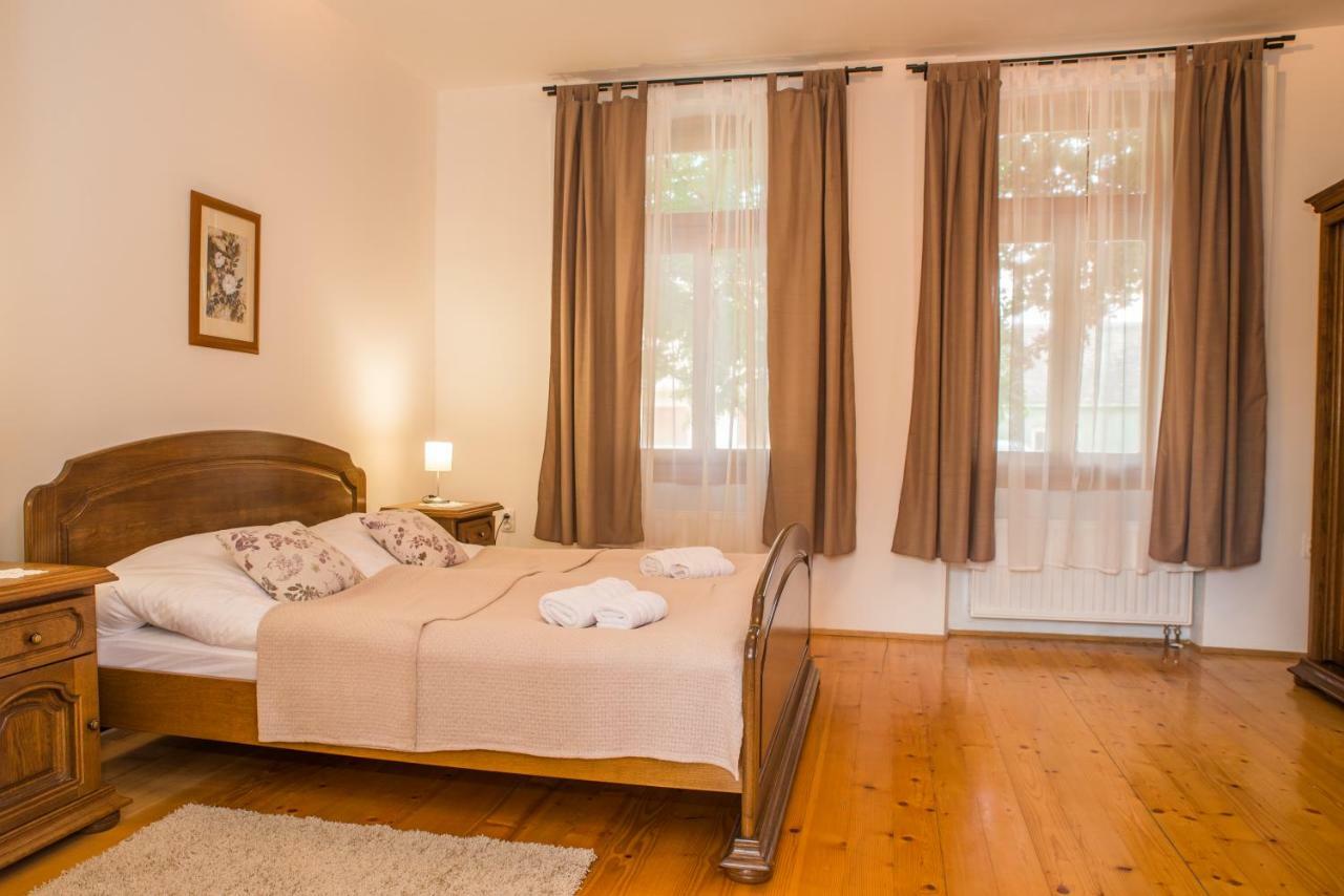 Apartment Tri Mudraca Karanac Exteriör bild
